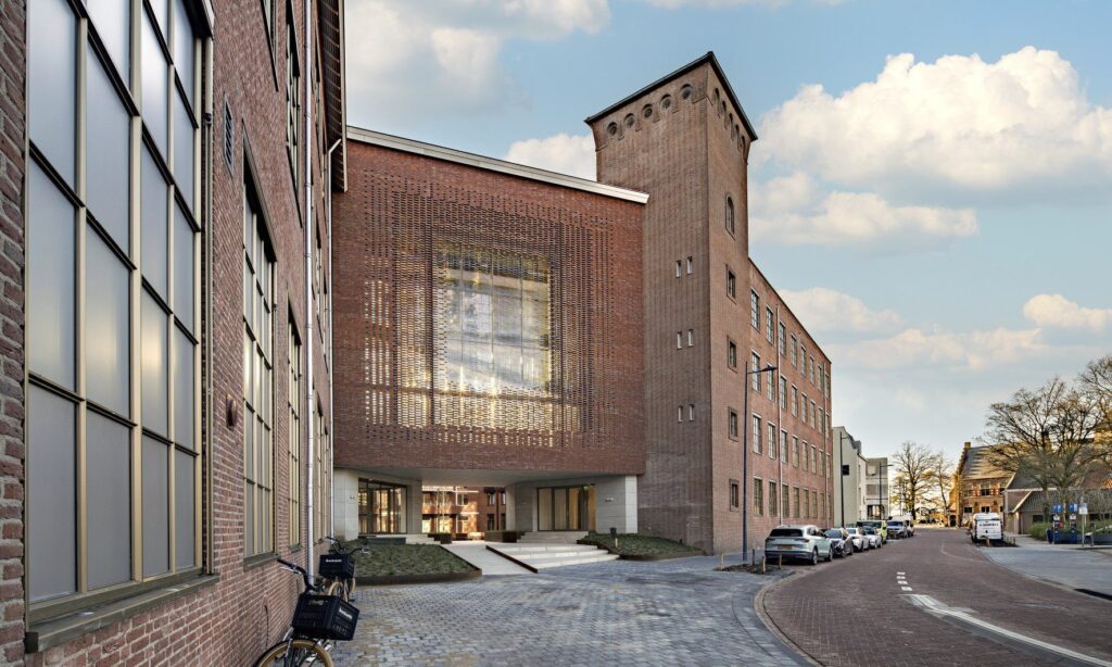 Middenblok (entree Prins Bernhardstraat)